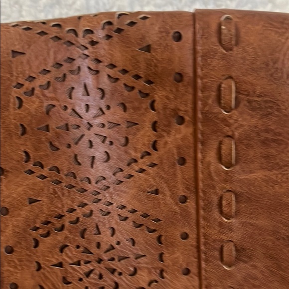 b.o.c. Brown Leather Crossbody Bag with Vintage Appeal - Picture 8 of 16